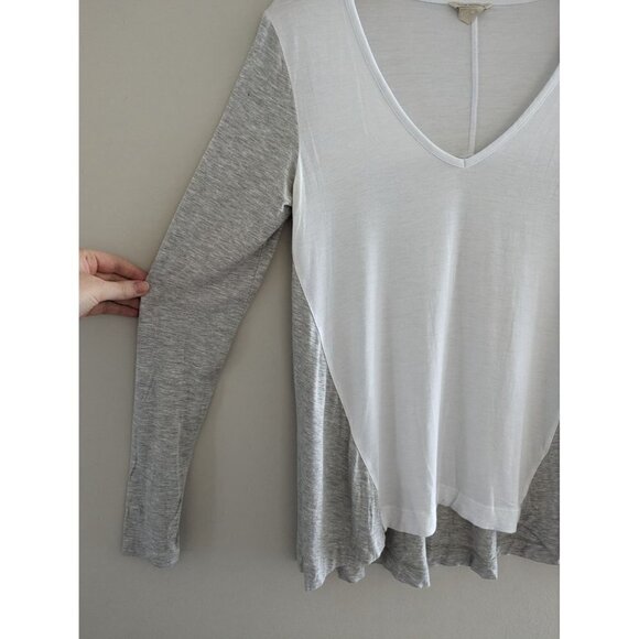 Club Monaco Lightweight V Neck Long Sleeve T-shirt - Picture 4 of 7